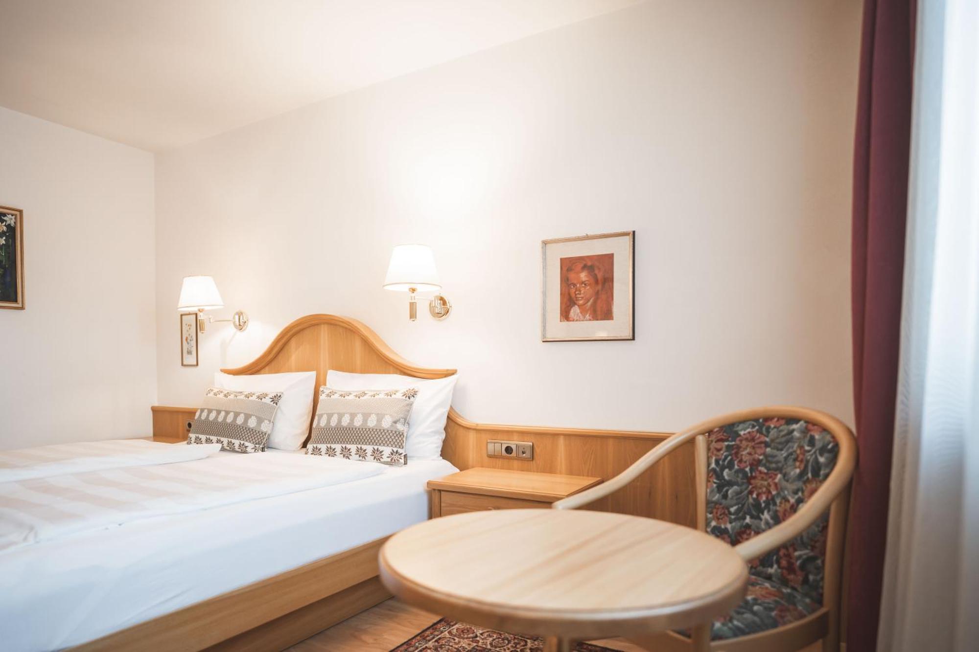 Hotel Gratschwirt Доббиако Экстерьер фото