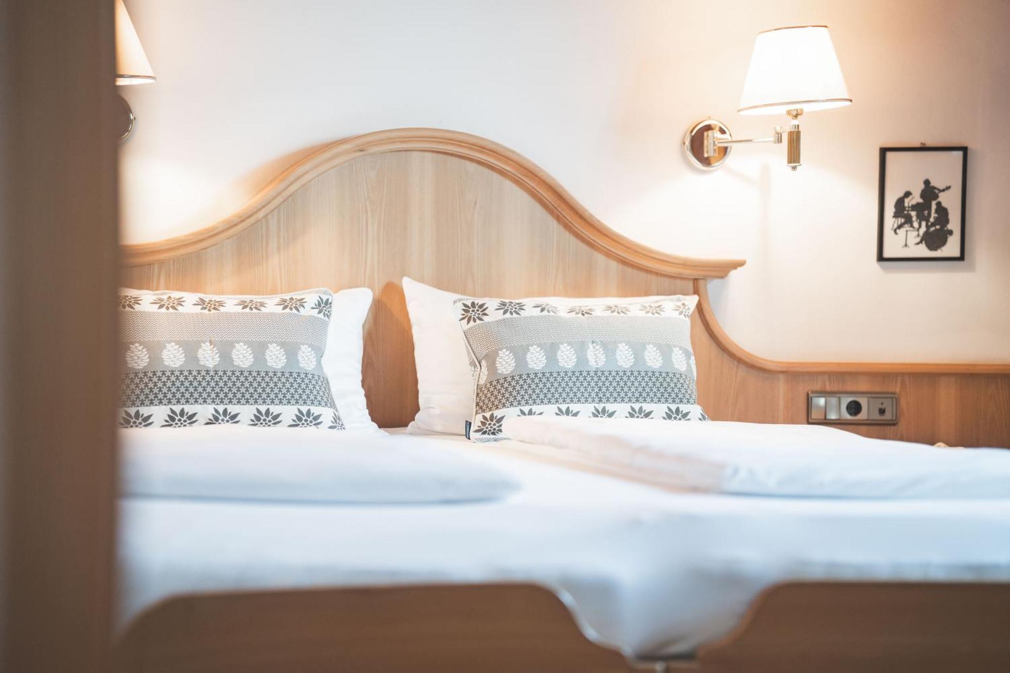 Hotel Gratschwirt Доббиако Экстерьер фото